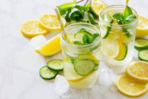 hydratation du coureur : eau detox aux fruits