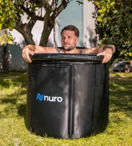 homme en immersion dans le bain froid nuro core