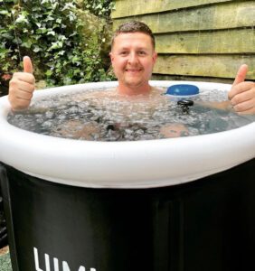 homme utilisateur immersion lumi pod max ultra