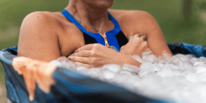 buste femme sportive bain glacé