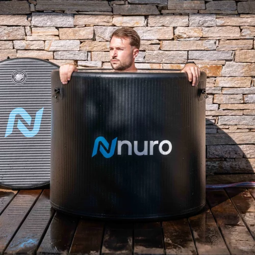 homme prenant un bain froid dans le nuro core pro