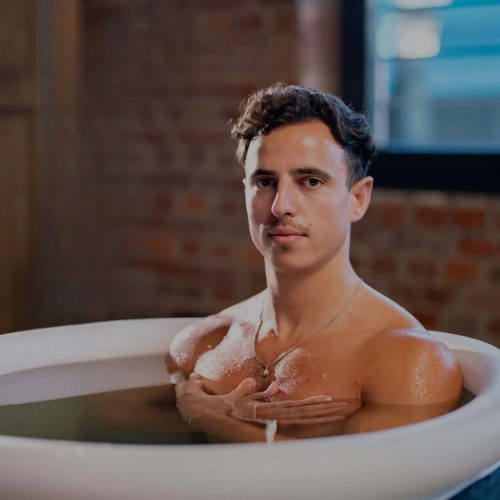 immersion homme dans le bain de glace zenhero recovery